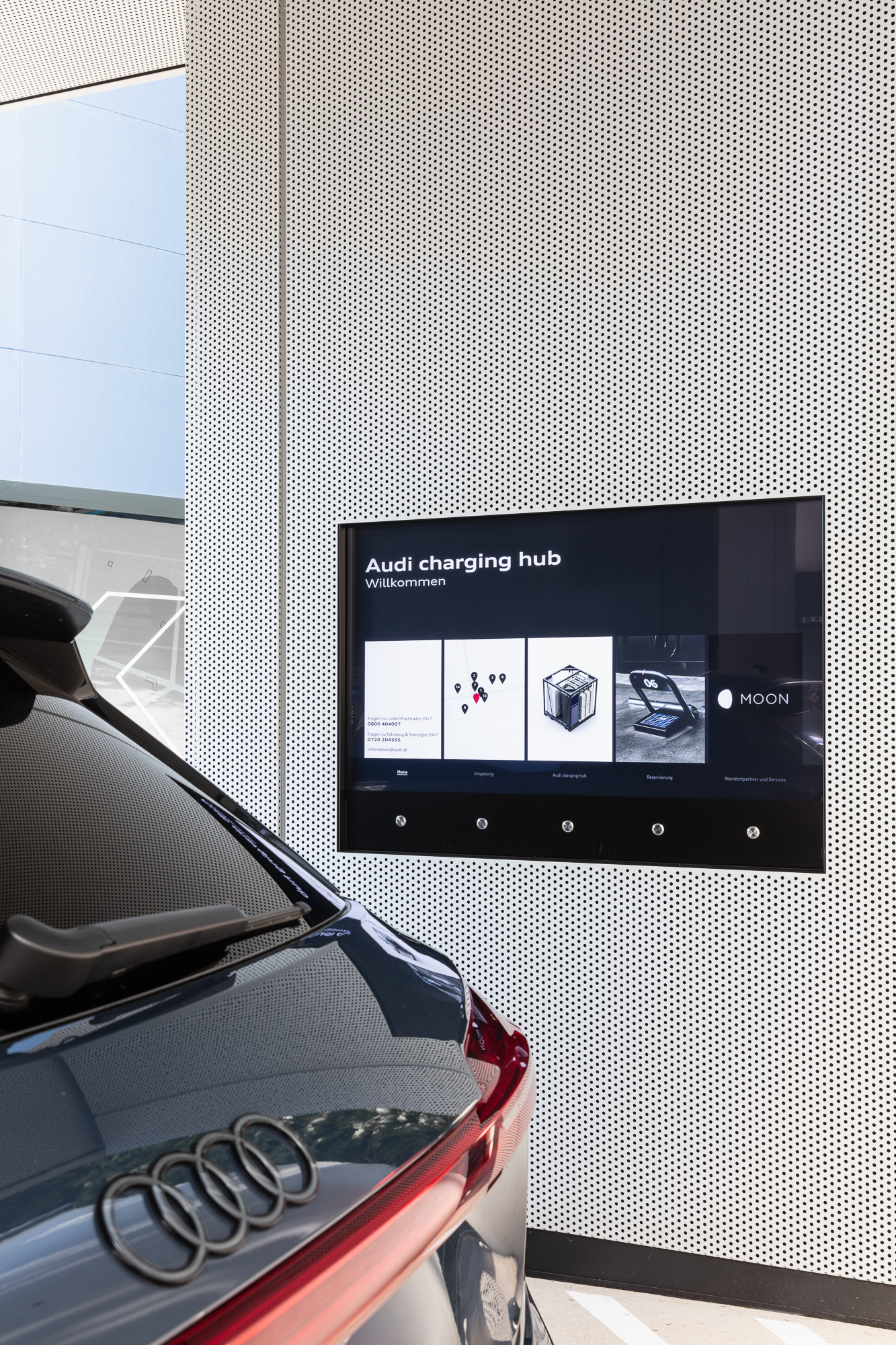 Ложата на Audi charging hubs с големи екрани.