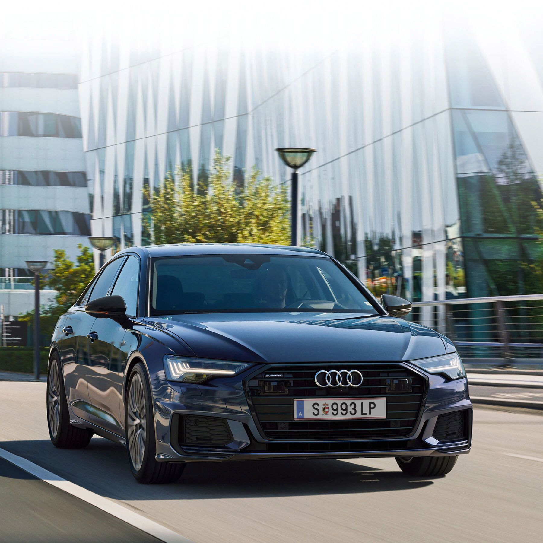Audi A5 Limousine 55 TFSI e quattro in Schwarz 