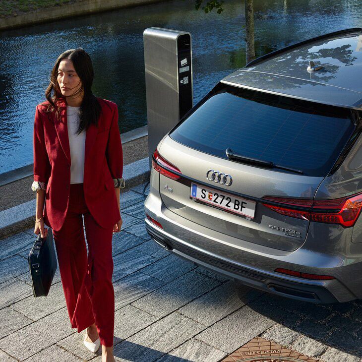 Audi A7 Sportback 55 TFSI e quattro in Weiß aus der Vogelperspektive