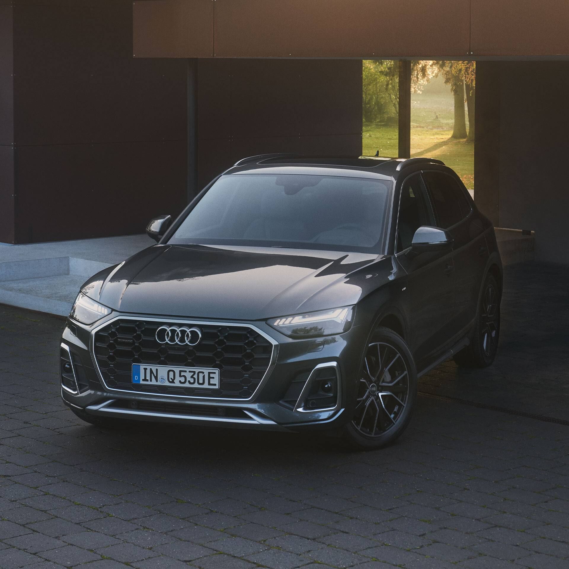Dynamische Frontansicht Audi Q5 TFSI e