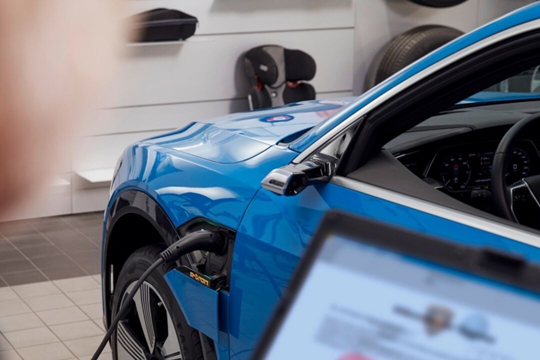 Audi Beratungsgespräch in einem Audi Betrieb