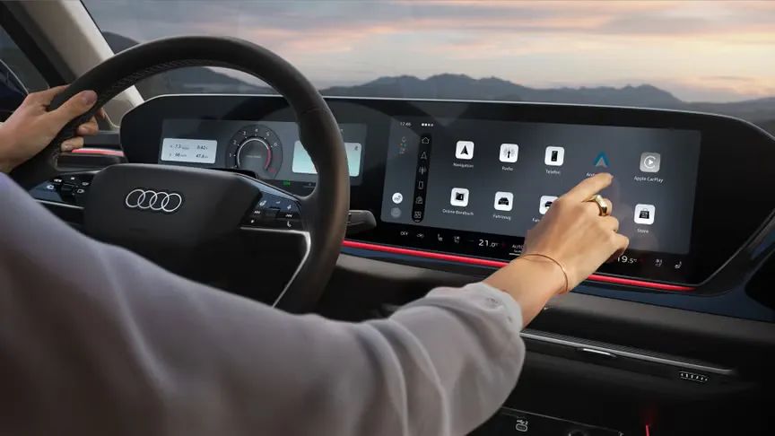 Използване на Audi connect и дигитални услуги чрез MMI дисплея на Audi A5.