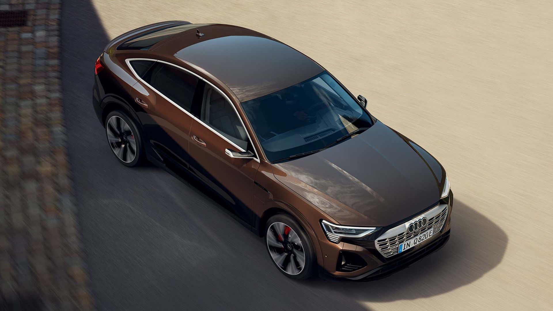 Dynamische Topansicht Audi Q8 Sportback e-tron