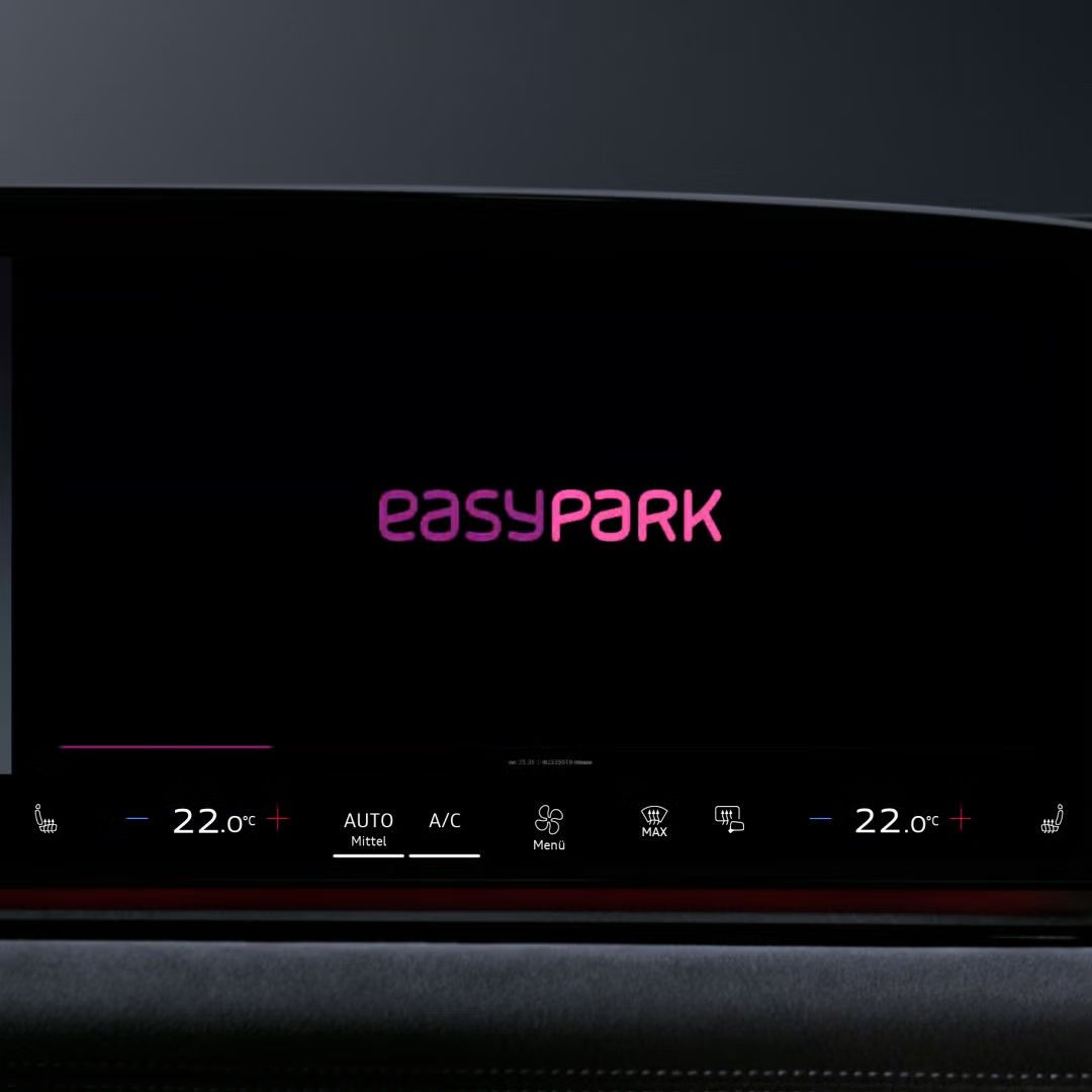 MMI дисплей с надпис EASYPARK на черен фон