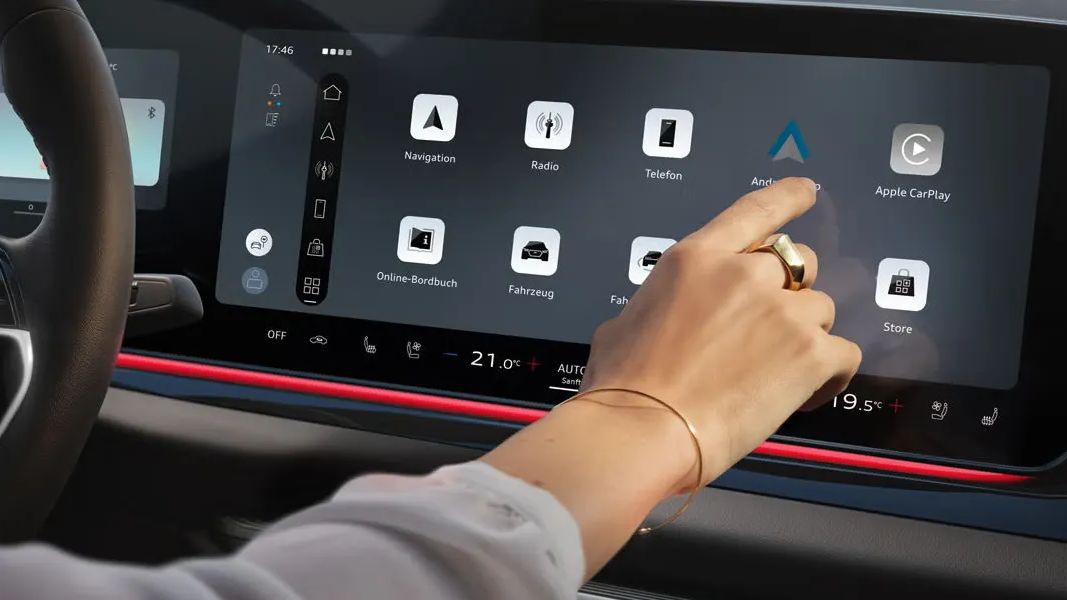 Работа с дигиталните функции на Audi A6 e-tron чрез MMI сензорен екран