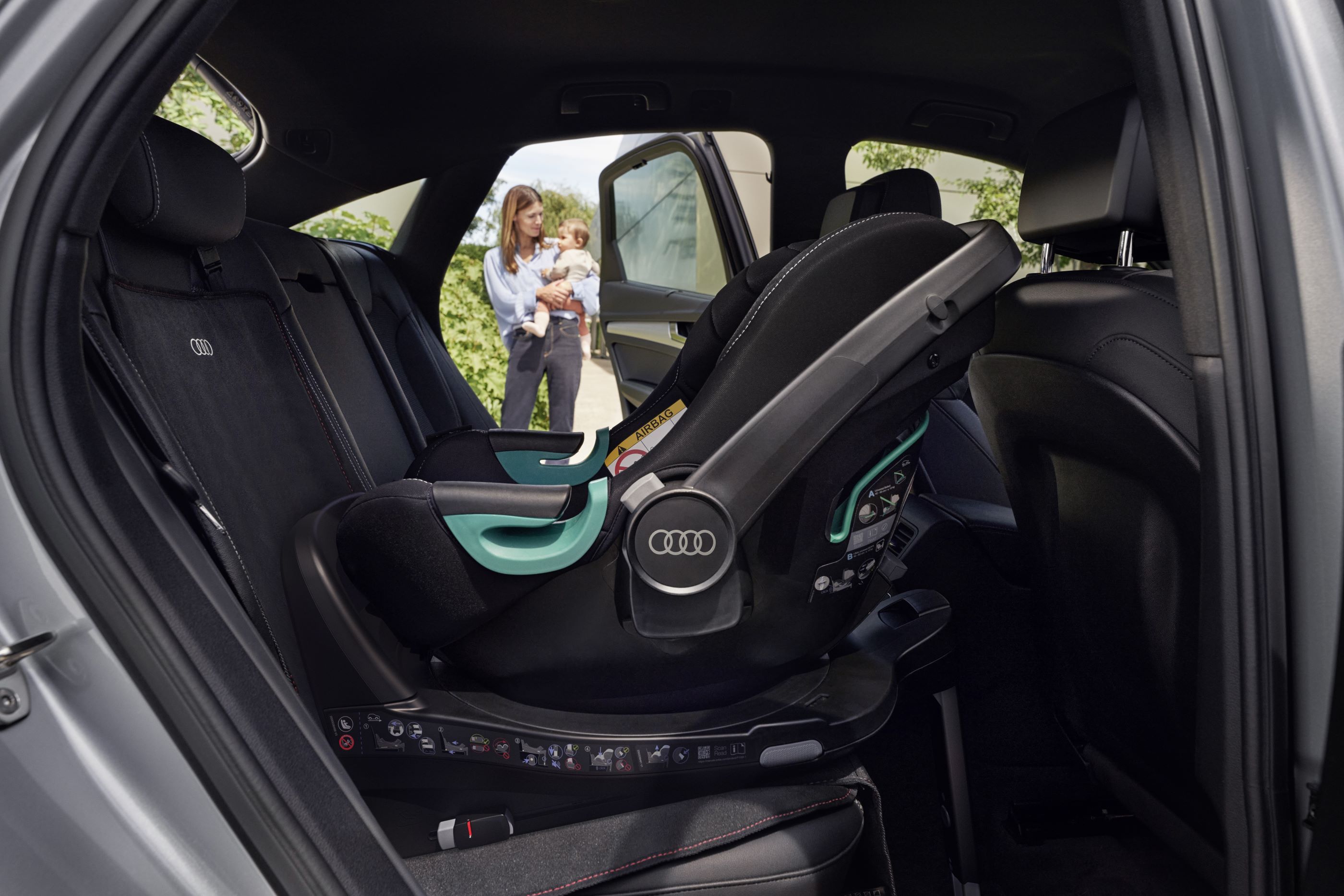 Audi i-Size бебешко кошче
